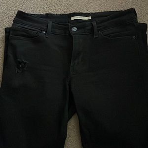 Black distressed Levi jeans